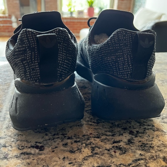 Adidas Swift Run - Picture 3 of 4